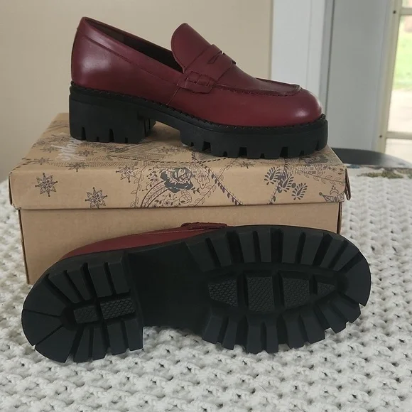 Free people Lyra lug sole Loafer design in a smooth, buttery leather and bumped- - Picture 6 of 7